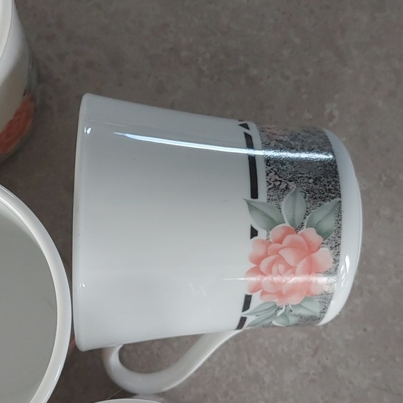 4 Corning cups - Picture 2 of 3